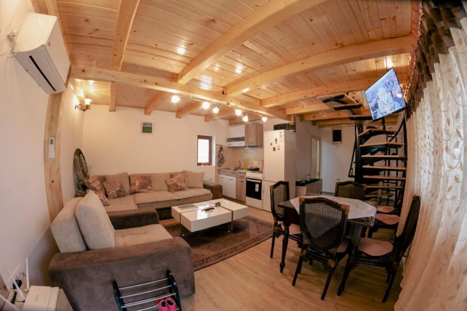 TV and multimedia, Living room, Seating area, Dining area, air conditioner