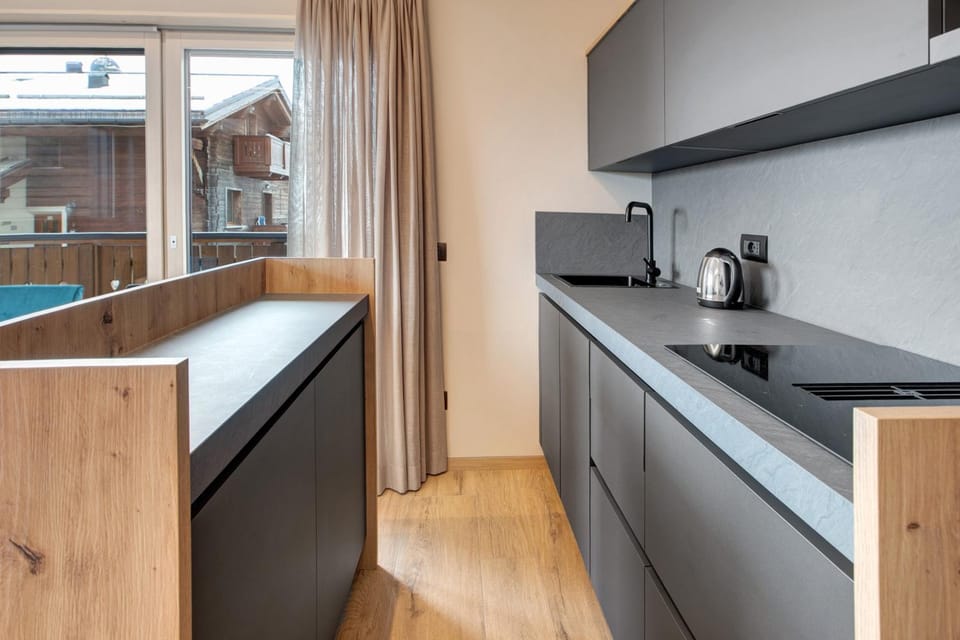 Kitchen or kitchenette, Living room