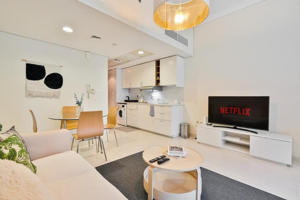 Comfy Studio with Views Near Marina & Burj Al Apartment in Dubai