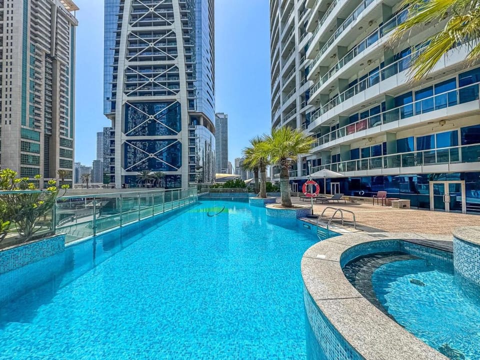 Comfy Studio with Views Near Marina & Burj Al Apartment in Dubai