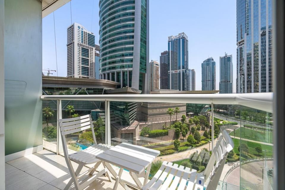 Comfy Studio with Views Near Marina & Burj Al Apartment in Dubai