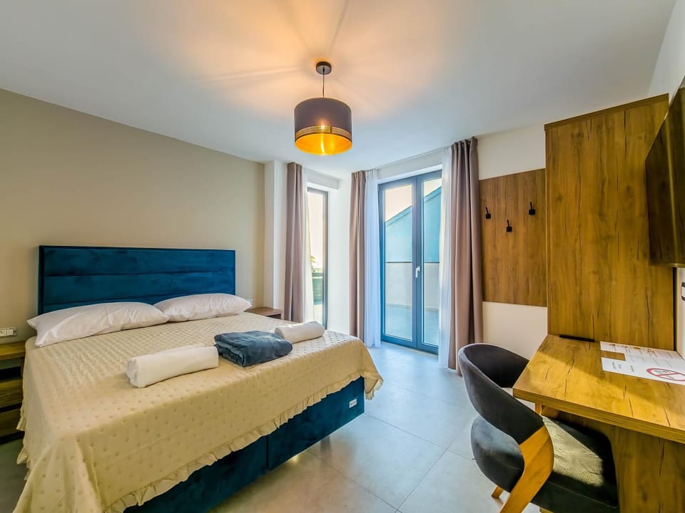 Bed, Balcony/Terrace, Bedroom