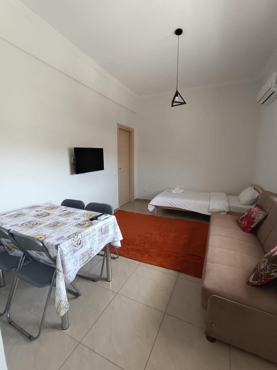 Photo of the whole room