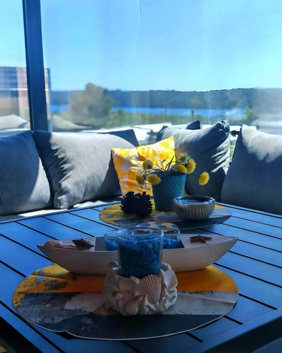 View (from property/room), Balcony/Terrace, Seating area, Sea view