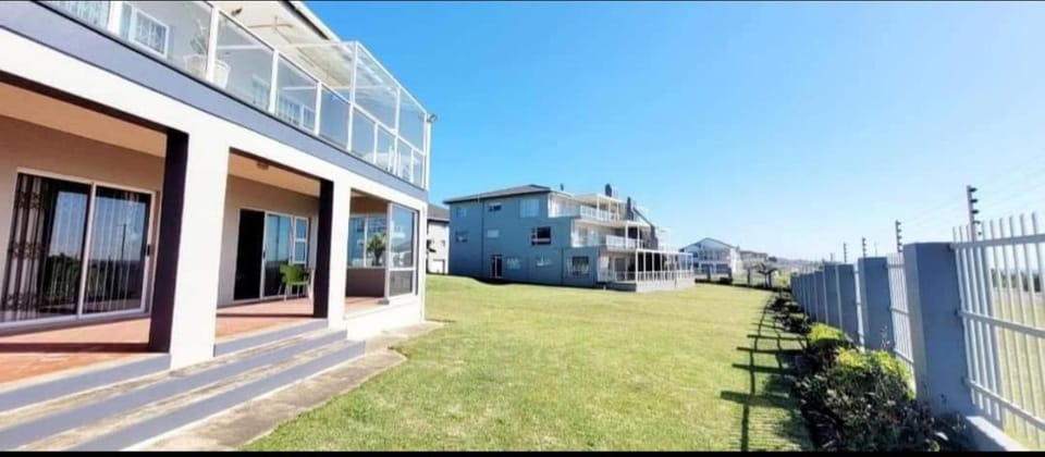 MARGATE, UVONGO CHALETS No 2 Apartment in Margate