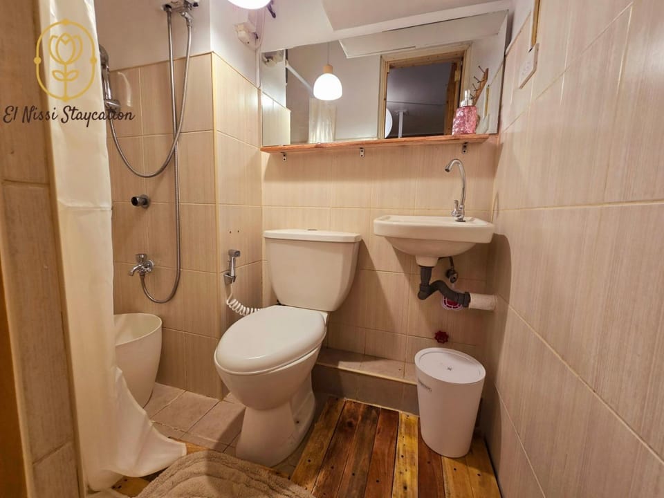 El Nissi Staycation, THE BARIQUIT SUITE, Enchanted Kingdom Apartment in Santa Rosa