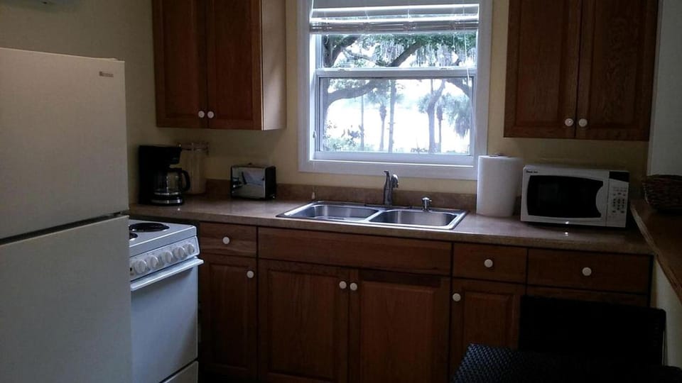 Cozy Cottage Rental with Lake Views and River Access in Sebastian, Florida House in Micco