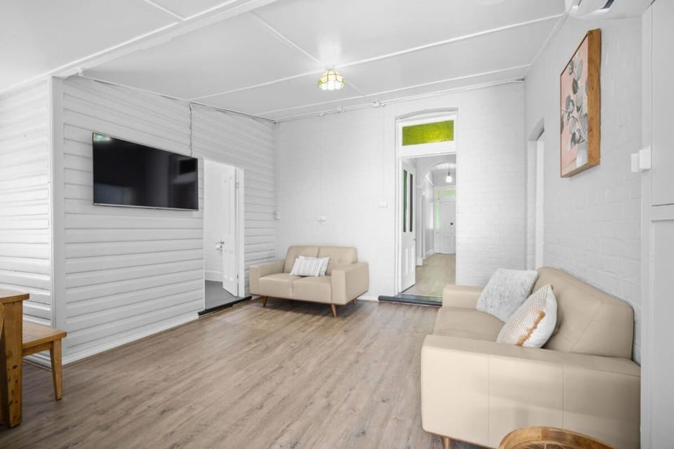 Ellamatta House Simmons St Central Wagga House in North Wagga Wagga