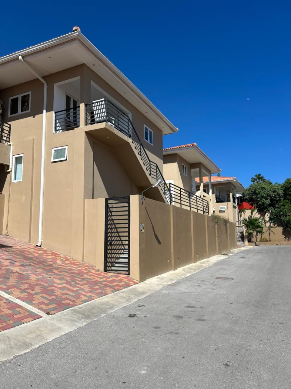 Property building, Day, Neighbourhood, Street view