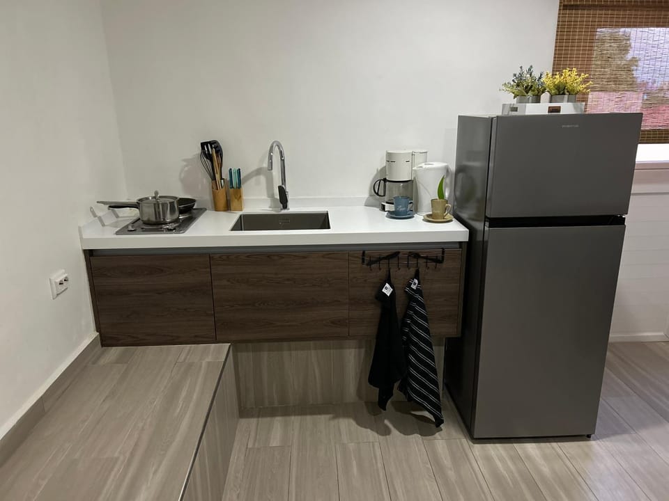 Coffee/tea facilities, Kitchen or kitchenette, kitchen, kitchen
