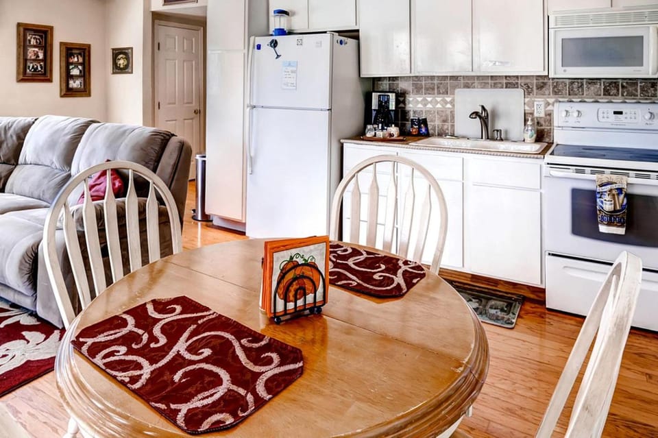 Joyful Cottage Rental for Couples with Poolside Cabana near San Antonio, TX House in Pipe Creek
