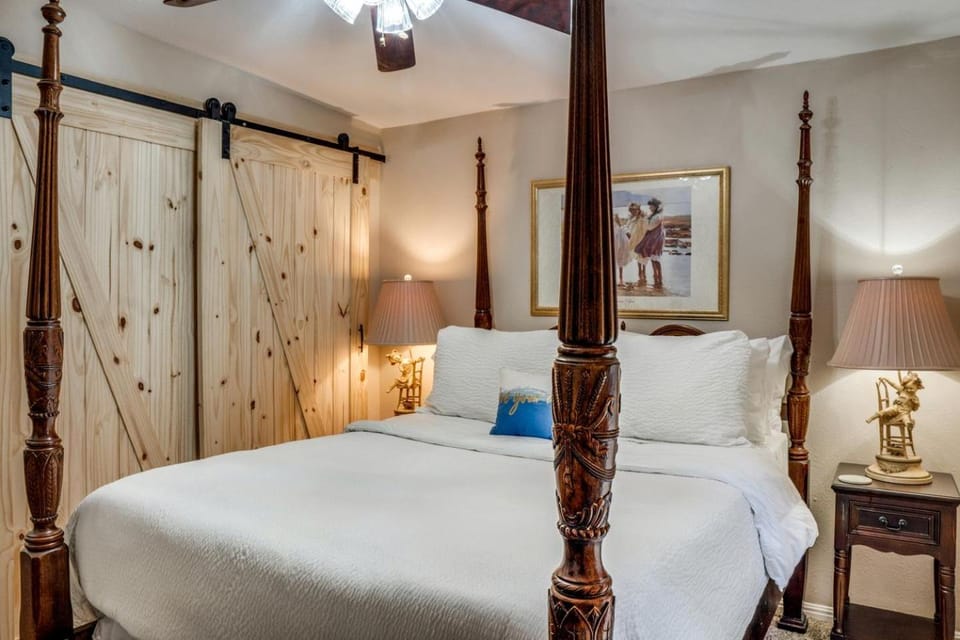 Joyful Cottage Rental for Couples with Poolside Cabana near San Antonio, TX House in Pipe Creek
