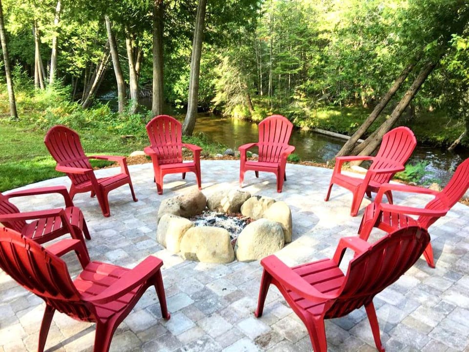 Cozy and Spacious Log Cabin Rental near Burt Lake State Park in Michigan Cabin in Michigan