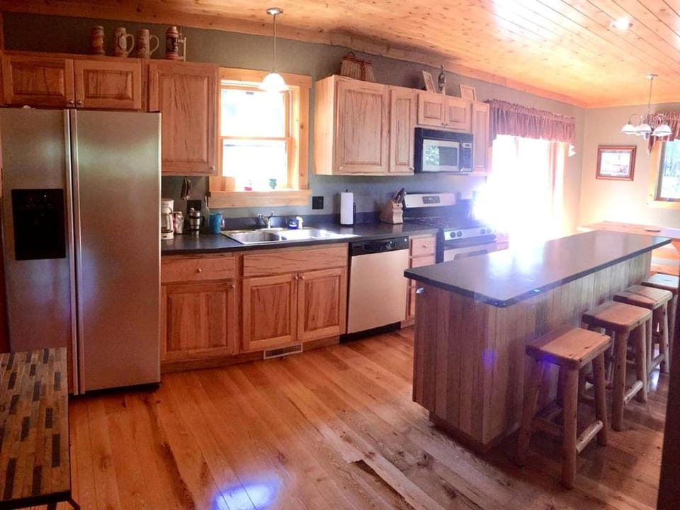 Cozy and Spacious Log Cabin Rental near Burt Lake State Park in Michigan Cabin in Michigan