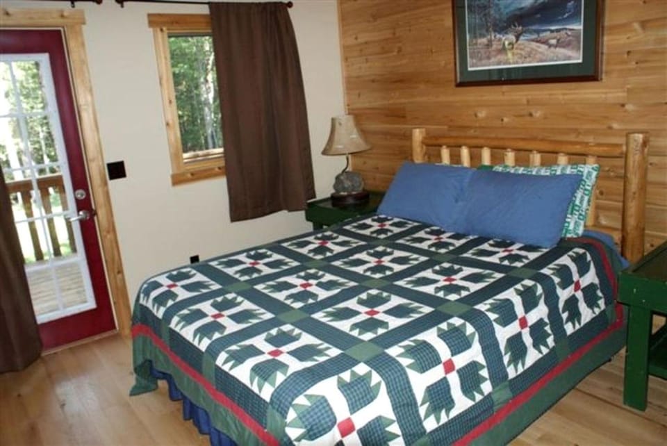 Cozy and Spacious Log Cabin Rental near Burt Lake State Park in Michigan Cabin in Michigan