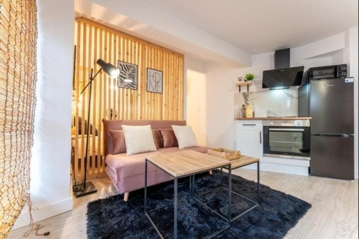 Kitchen or kitchenette, Living room, oven, stove