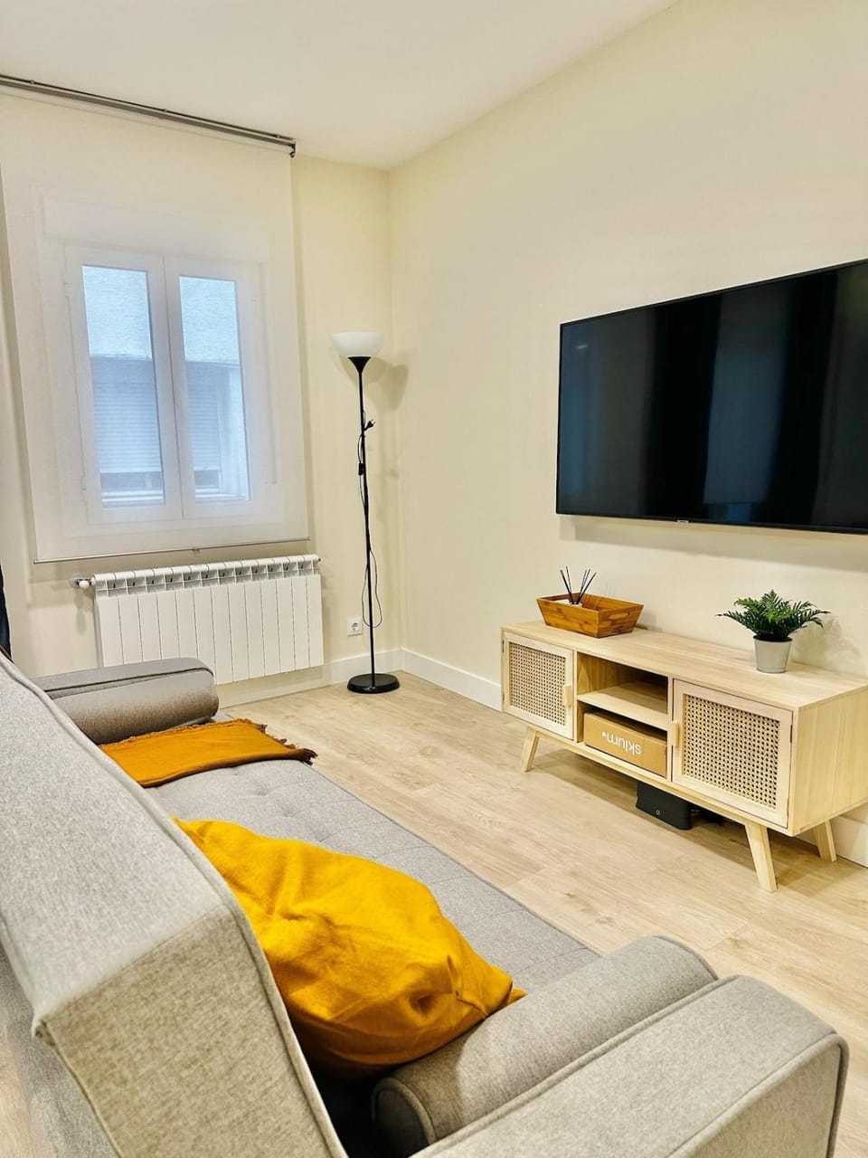 Communal lounge/ TV room, TV and multimedia, Living room, Seating area, Evening entertainment, internet