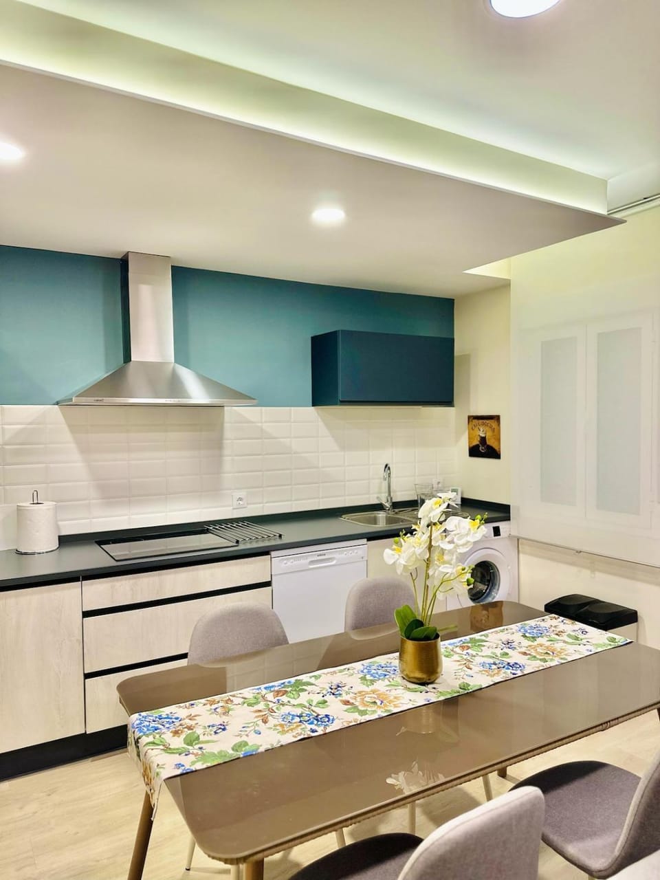Kitchen or kitchenette, Dining area, dishwasher, stove