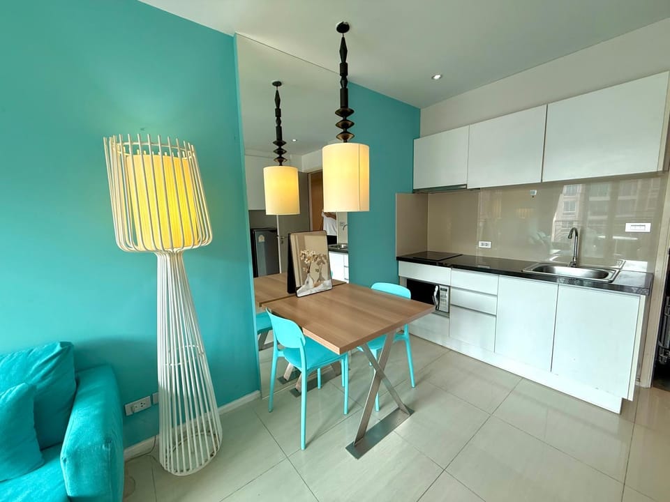 Kitchen or kitchenette, Dining area, stove