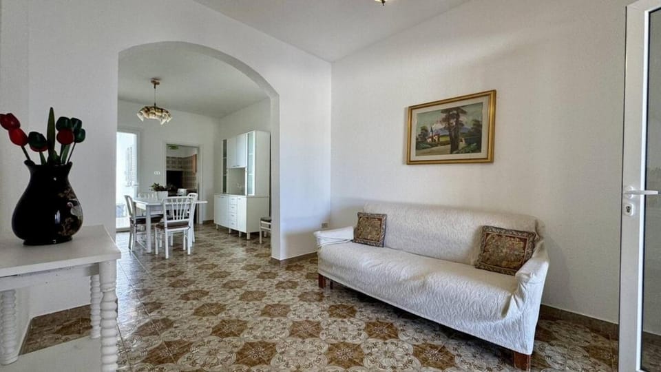 Living room, Photo of the whole room, Seating area