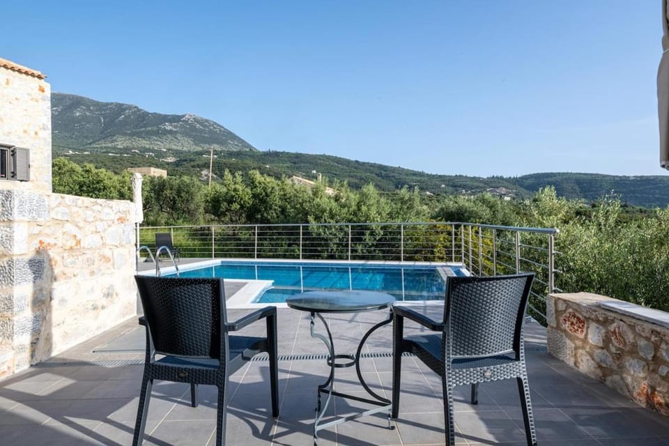 Patio, Day, Natural landscape, View (from property/room), Balcony/Terrace, Dining area, Mountain view, Pool view, Swimming pool, sunbed