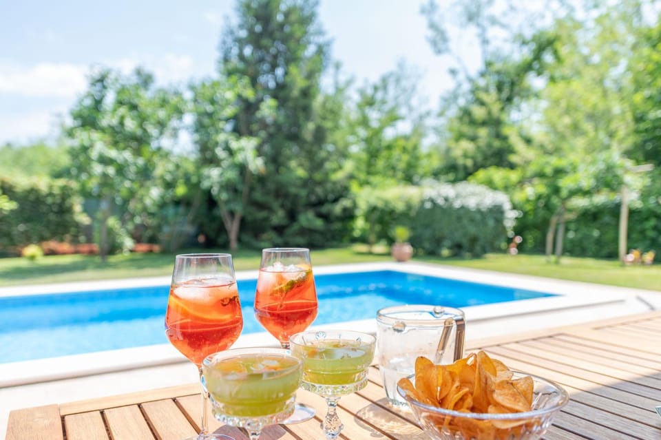 Patio, Day, Garden, Garden view, Pool view, Swimming pool, Drinks, sunbed