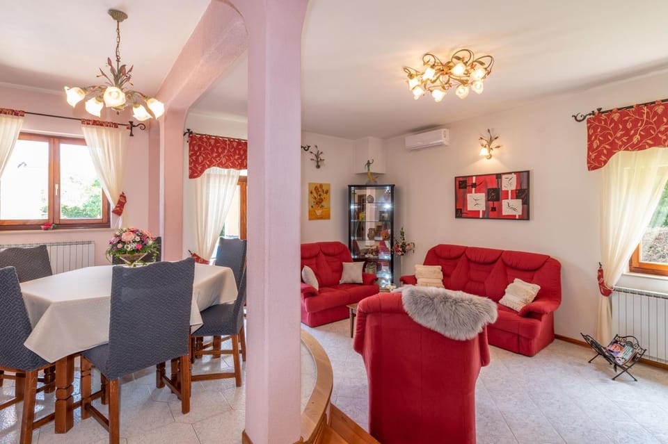 Living room, Seating area, Dining area, air conditioner