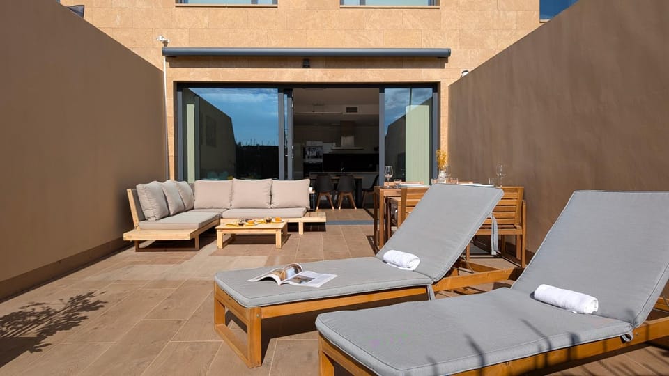 Patio, Balcony/Terrace, Balcony/Terrace, sunbed