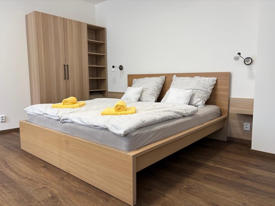 Bed, Photo of the whole room, towels, wardrobe