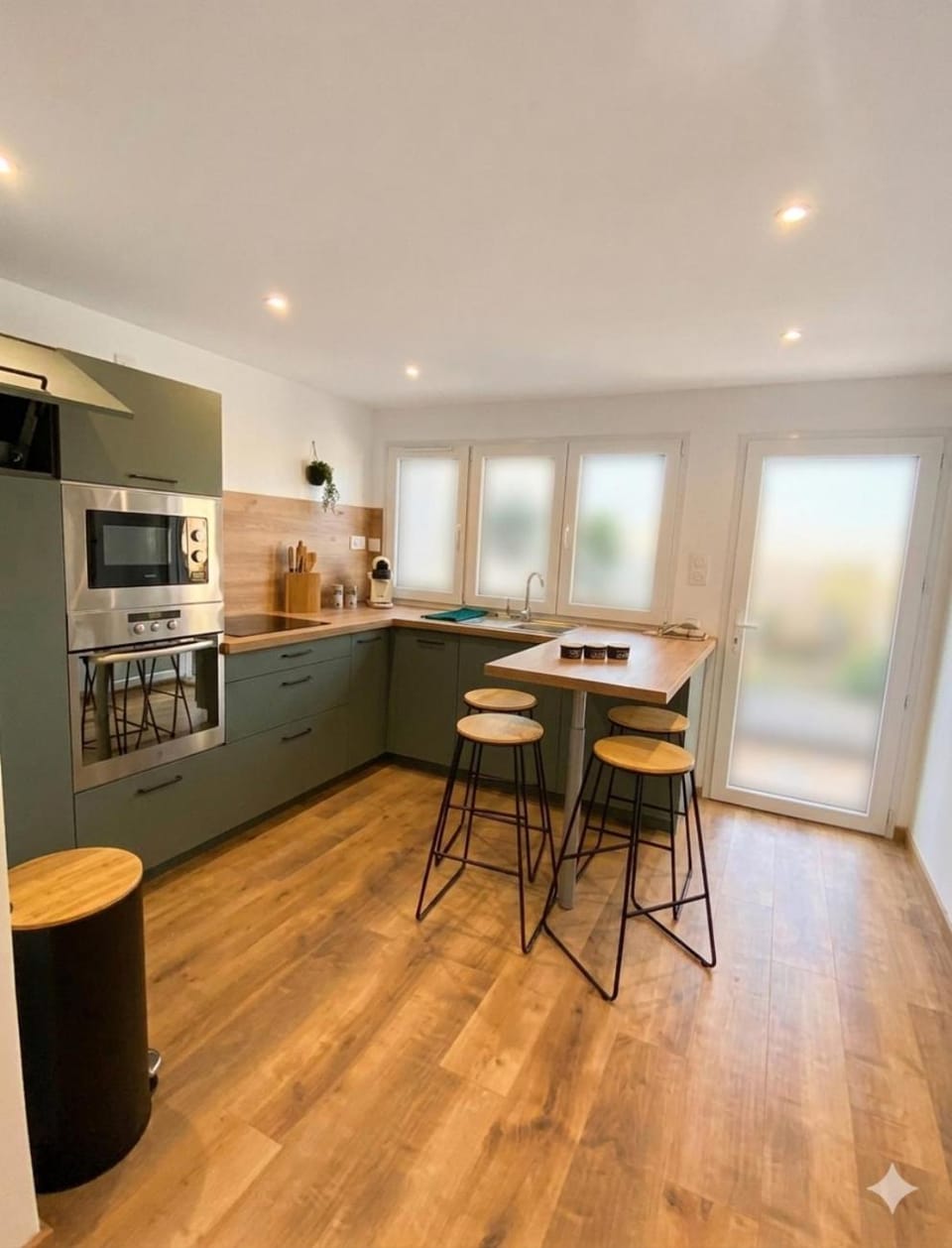 Kitchen or kitchenette, Dining area, oven, pet friendly, stove, toaster