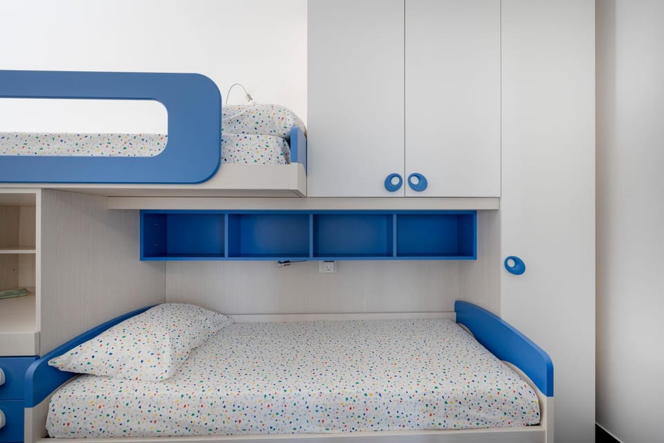 Bed, Photo of the whole room, Bedroom, bunk bed