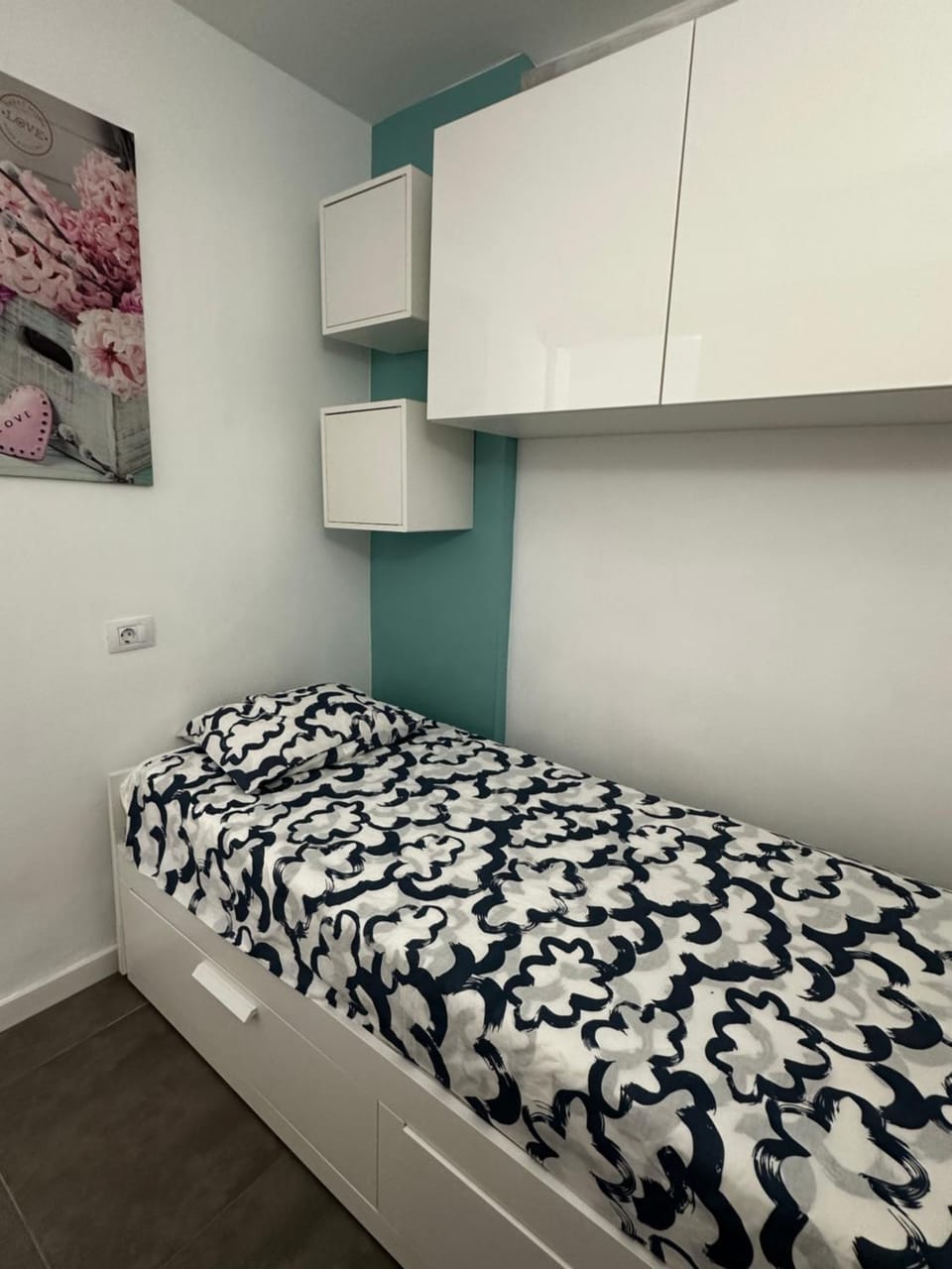 Bed, Photo of the whole room, Bedroom, wardrobe