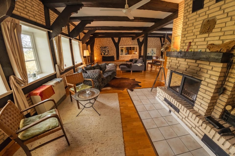 Living room, Seating area, fireplace