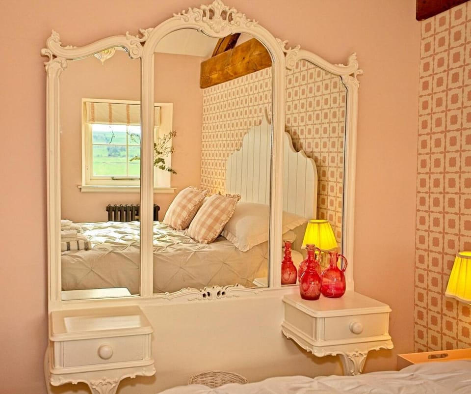 Bedroom, towels