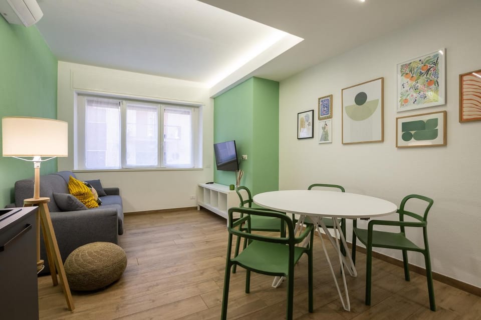 TV and multimedia, Living room, Seating area, Dining area
