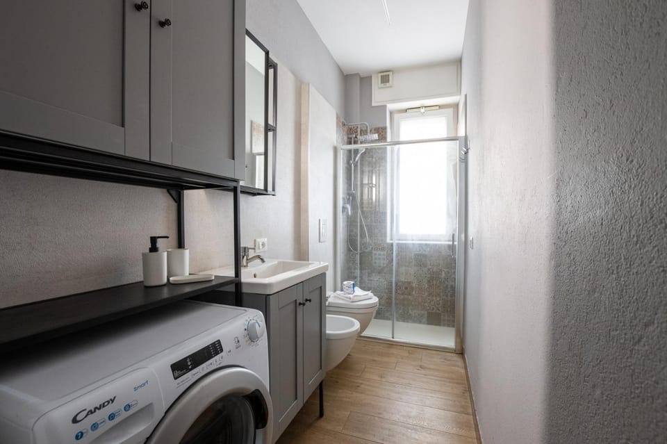 Shower, Bathroom, washing machine