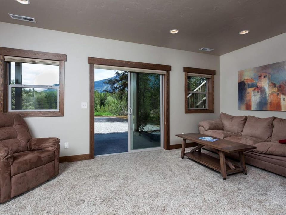 Family-Friendly Cabin Rental with Mountain Vistas near West Glacier, Montana Cabin in Glacier National Park