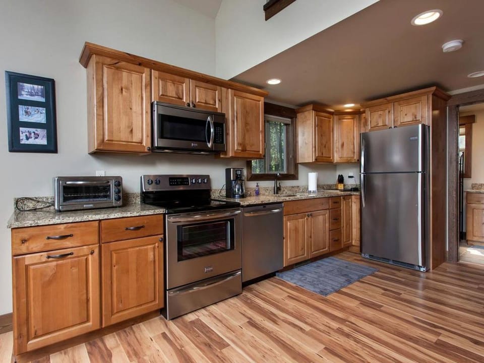 Family-Friendly Cabin Rental with Mountain Vistas near West Glacier, Montana Cabin in Glacier National Park