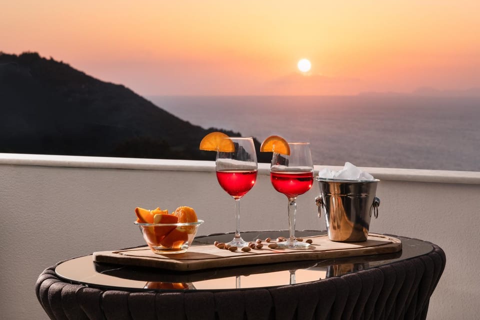 Natural landscape, View (from property/room), Balcony/Terrace, Dining area, Mountain view, Sea view, Sunset