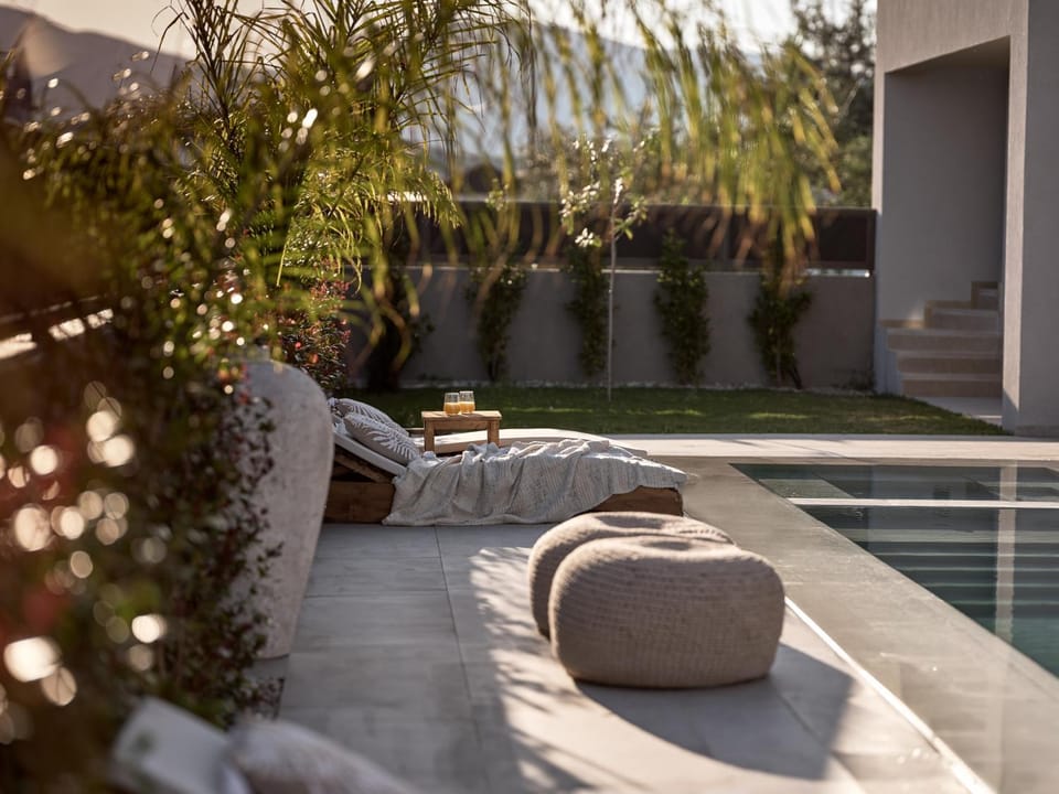 Patio, Day, Natural landscape, Garden, View (from property/room), Balcony/Terrace, Living room, Seating area, Garden view, Pool view, Swimming pool, sunbed