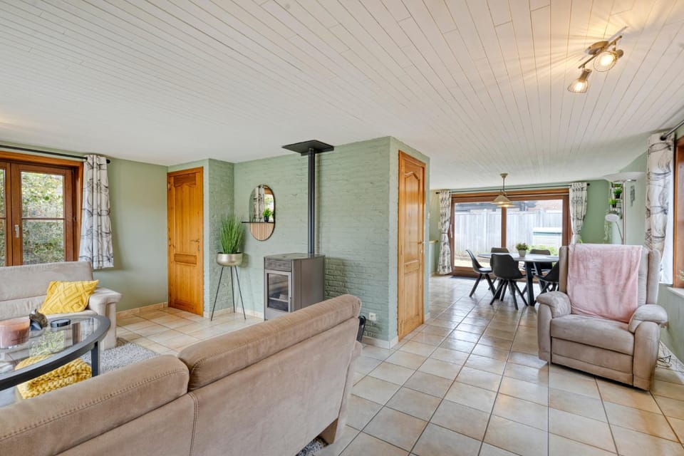 Seating area, Dining area