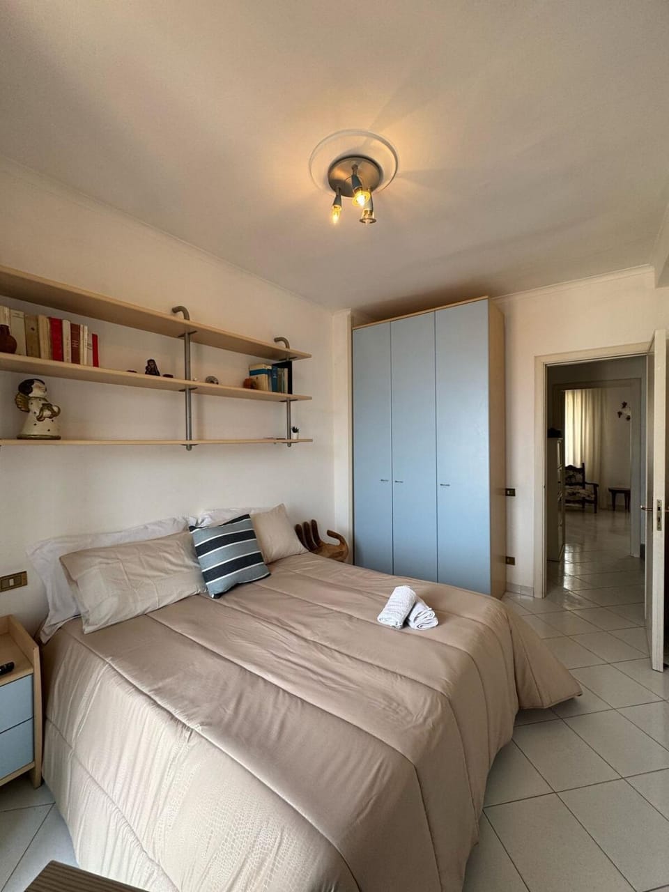 Bed, Photo of the whole room, wardrobe