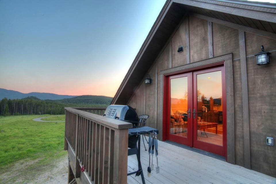 Deluxe Getaway Rental in a Mountain Cabin near Lake McDonald, Montana Cabin in Glacier National Park