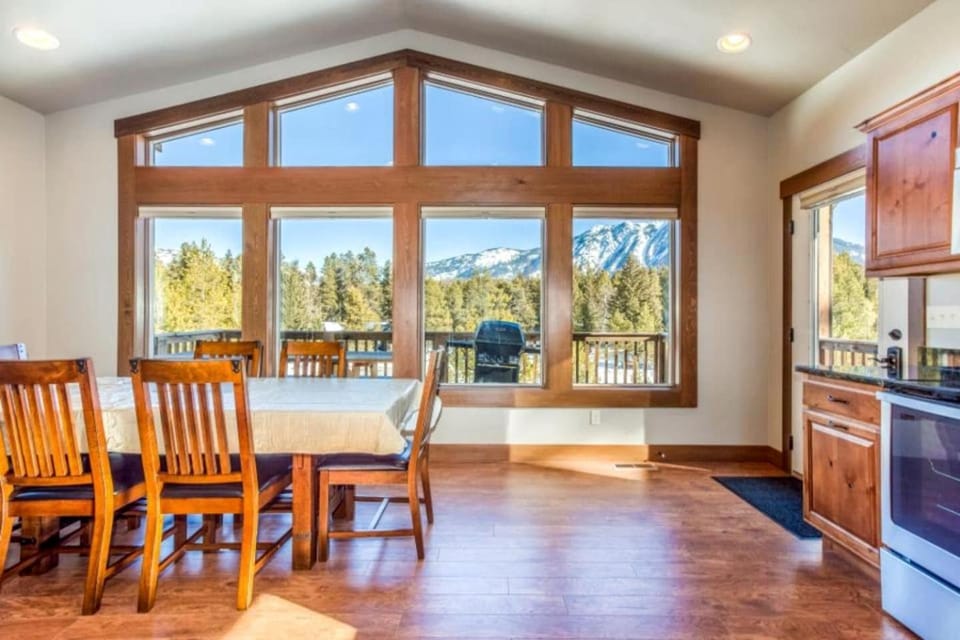 Sunny Mountain Cabin for a Group Getaway in West Glacier, Montana Cabin in Glacier National Park