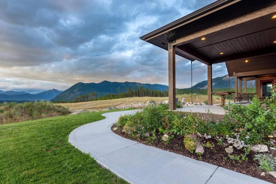 Amazing Log Cabin Rental with Pool Table in the Mountains in West Glacier, Montana Cabin in Glacier National Park