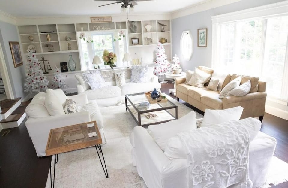 Luxury Estate Elegant Private The White Lion Manor House in Middletown