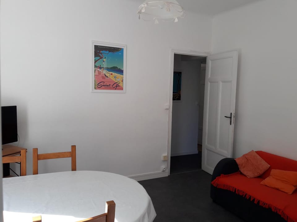 T3 jardin, parking, terrasse à 80 m de la plage à Saint cyr sur mer Apartment in La Cadière-d'Azur