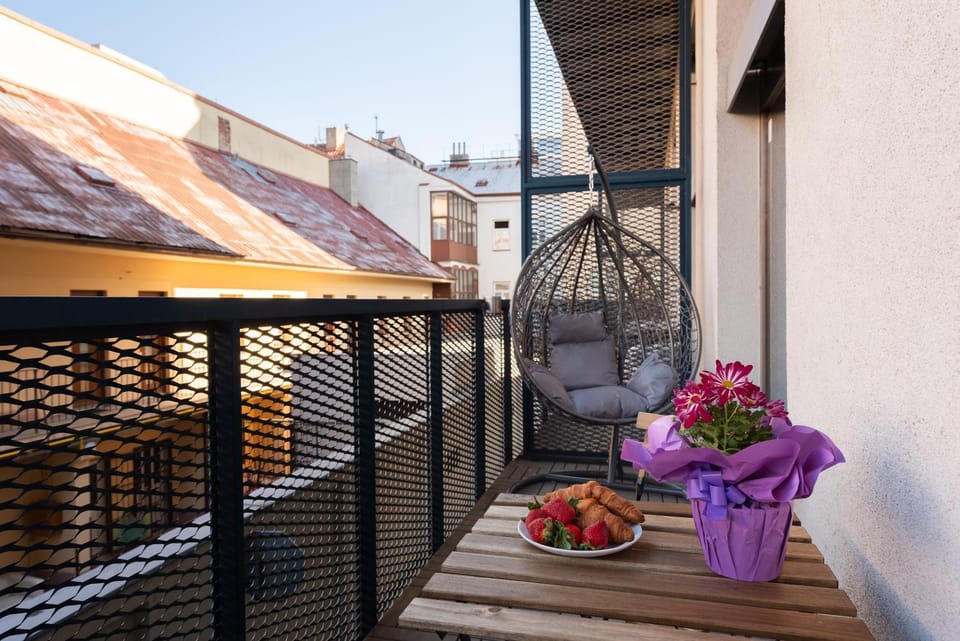 Balcony/Terrace, Quiet street view