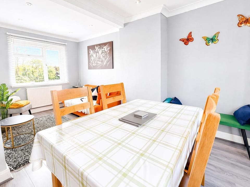 Copperfield House - Free Parking House in Rochester