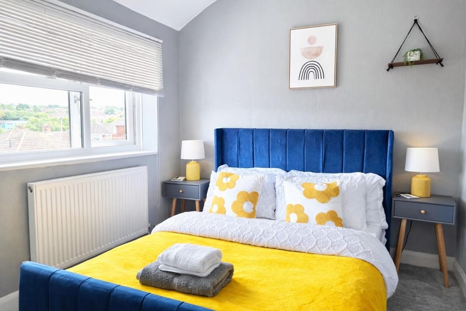 Copperfield House - Free Parking House in Rochester